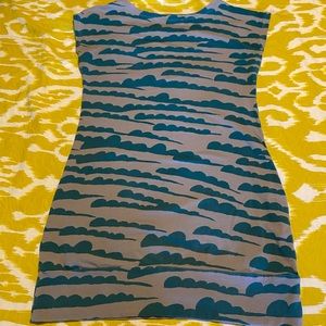 Super flattering, versatile dress that can be worn as a top with leggings